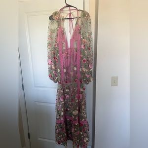 Stunning dress ideal for vacation, worn once, excellent condition.